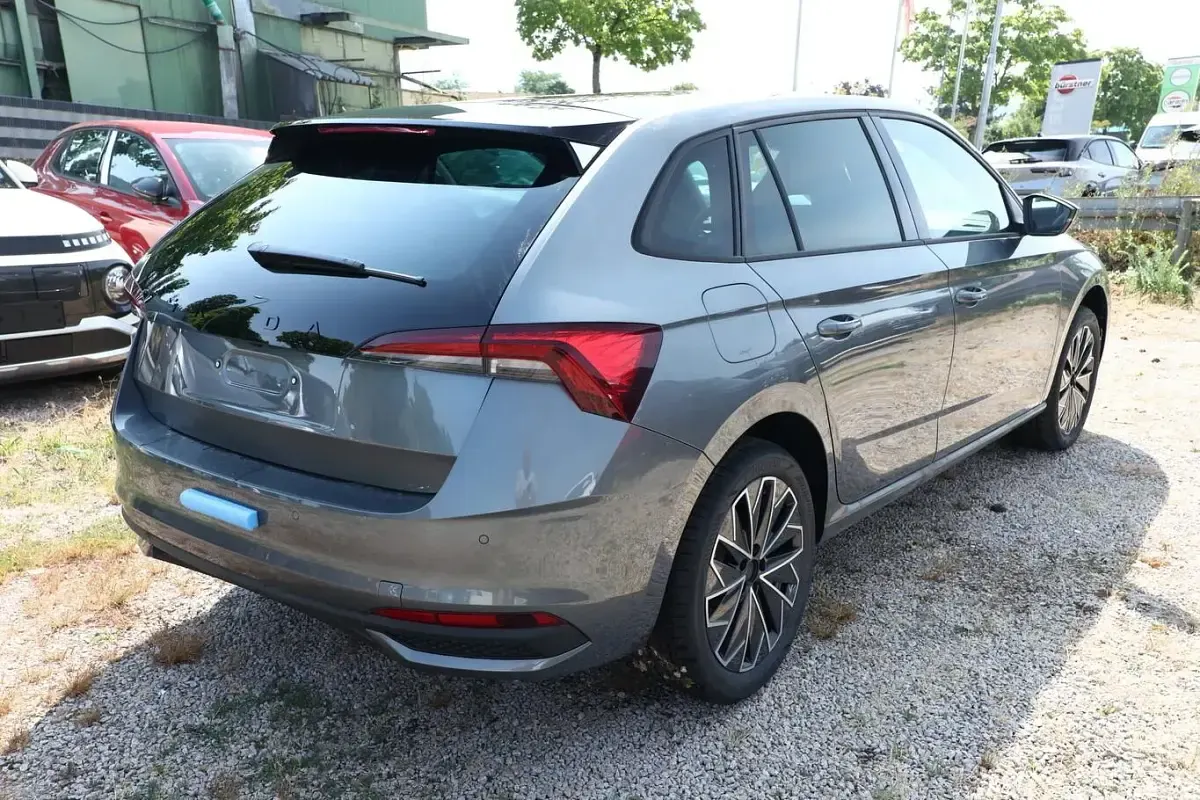 Neu Skoda Scala Monte Carlo 150 PS (110 kW) 2026 Stahlgrau Kleinwagen