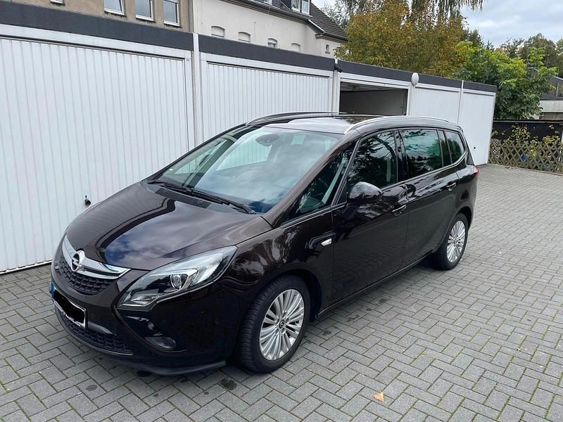 Braun Gebraucht 2014 Opel Zafira Tourer Van / Kleinbus | 6.950 € (Superpreis) - Bild 1/4