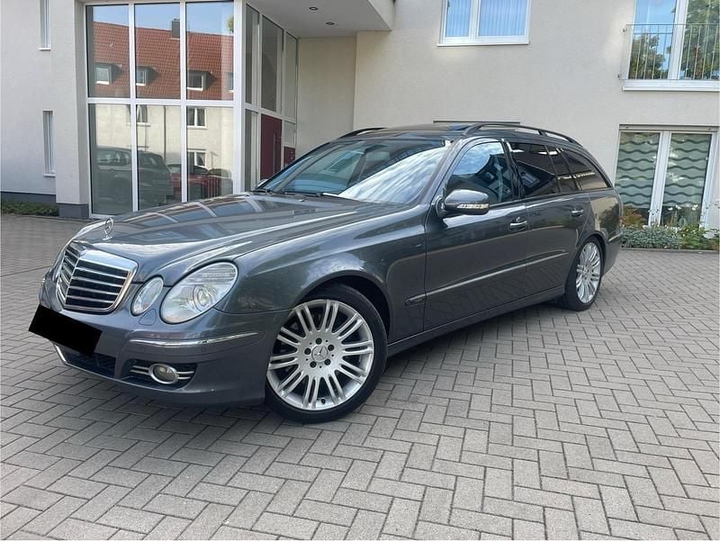 Blau Gebraucht 2008 Mercedes E320 Avantgarde Kombi | 7.550 € (Fairer Preis) - Bild 1/4