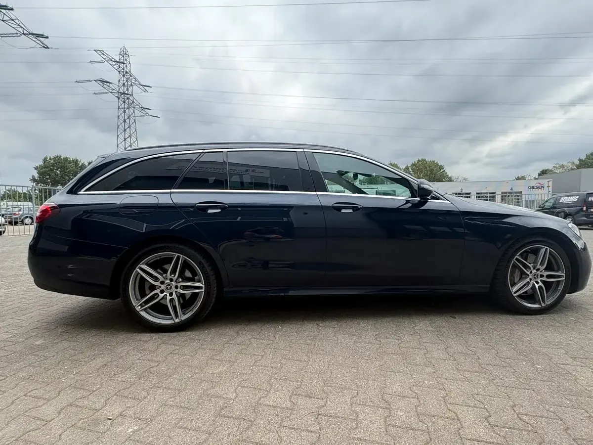 Gebraucht Mercedes E400 340 PS (250 kW) 2021 Blau Kombi