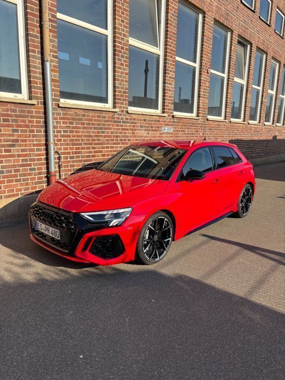 Rot Gebraucht 2024 Audi RS3 Ambiente Kleinwagen | 55.500 € (Superpreis) - Bild 1/4