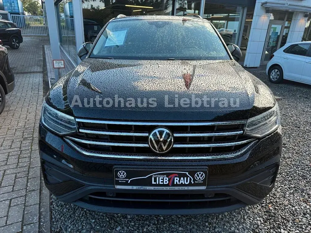 Gebraucht VW Tiguan Allspace Life 150 PS (110 kW) 2023 Schwarz SUV