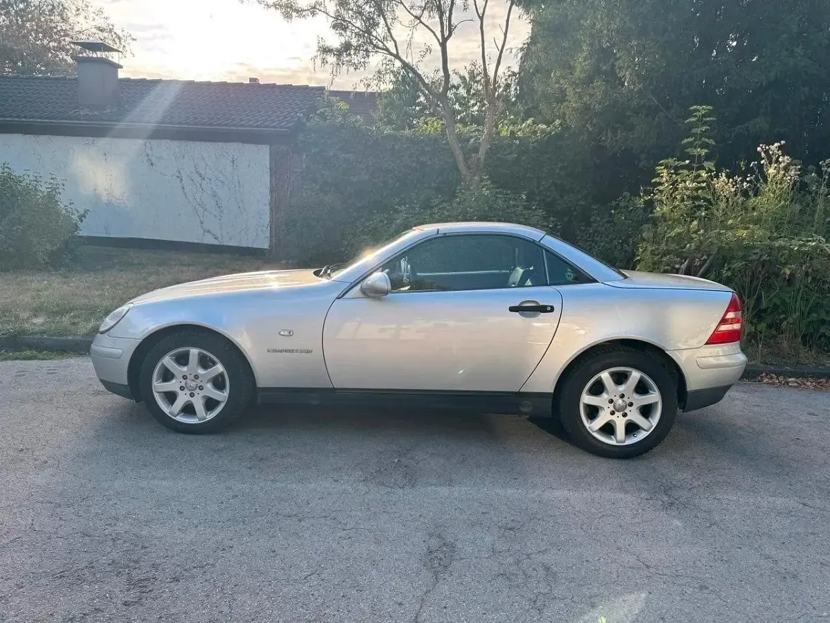 Gebraucht Mercedes SLK230 193 PS (141 kW) 1997 Silber Cabrio