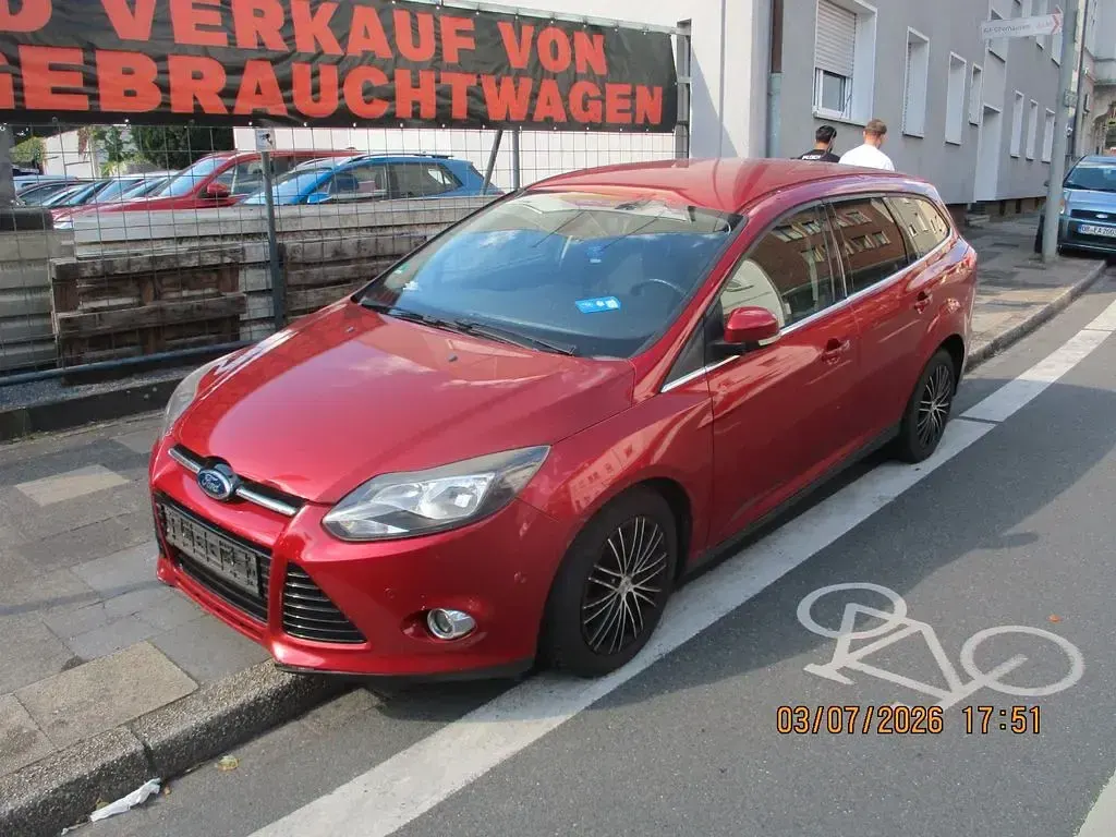 Gebraucht Ford Focus Titanium 116 PS (85 kW) 2012 Rot Limousine