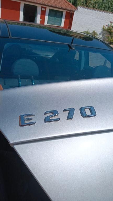 Silber Gebraucht 2002 Mercedes E270 Avantgarde Limousine | 7.900 € - Bild 1/4