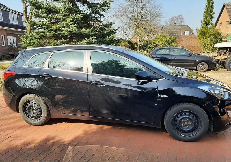 Gebraucht Hyundai i30 YES! 101 PS (74 kW) 2015 Schwarz Kombi