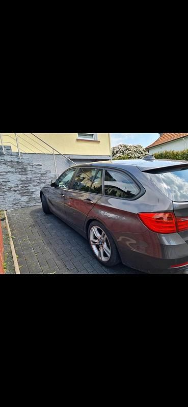 Gebraucht BMW 320 163 PS (119 kW) 2013 Grau Kombi