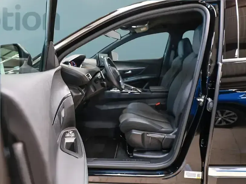 Gebraucht Peugeot 5008 131 PS (96 kW) 2023 Schwarz SUV