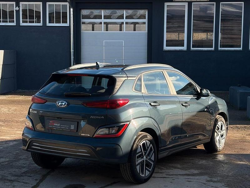 Gebraucht Hyundai Kona Select 100 kW (136 PS) 2022 Blau SUV