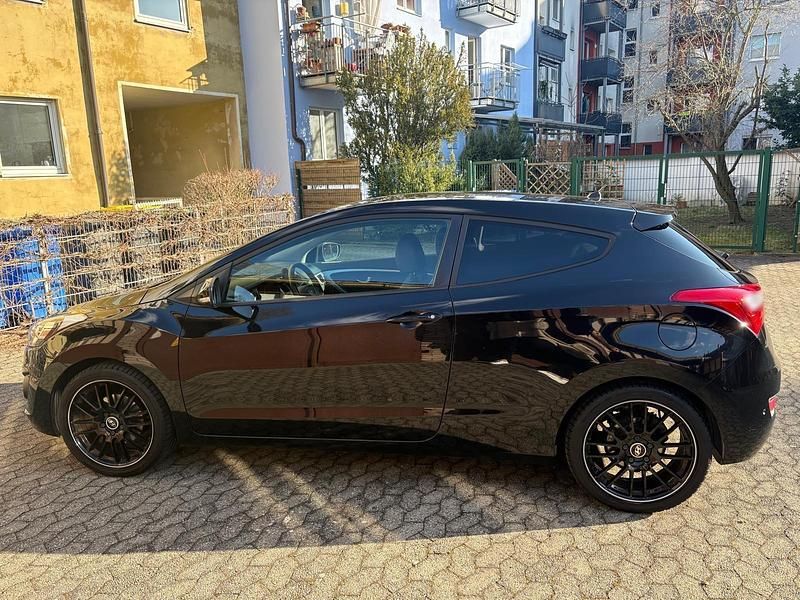 Gebraucht Hyundai i30 99 PS (72 kW) 2014 Schwarz Coupé