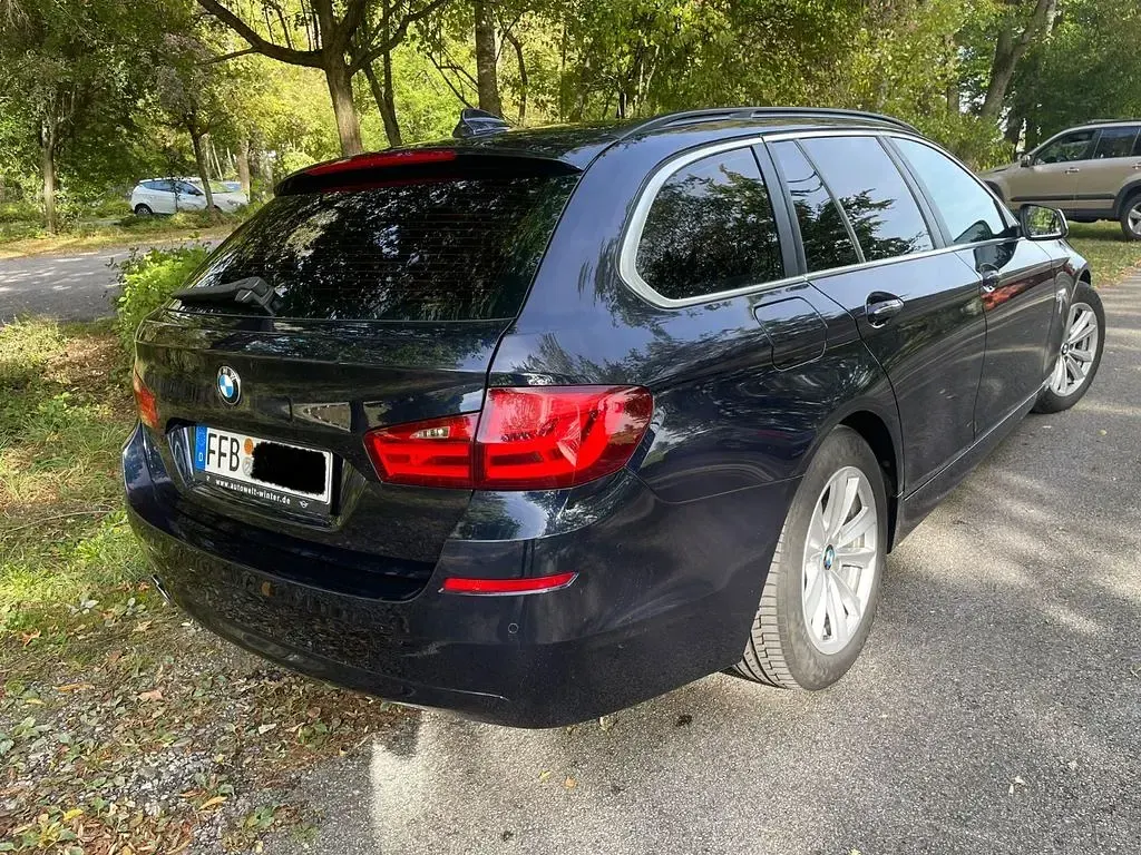 Gebraucht BMW 520 184 PS (135 kW) 2013 Blau Limousine