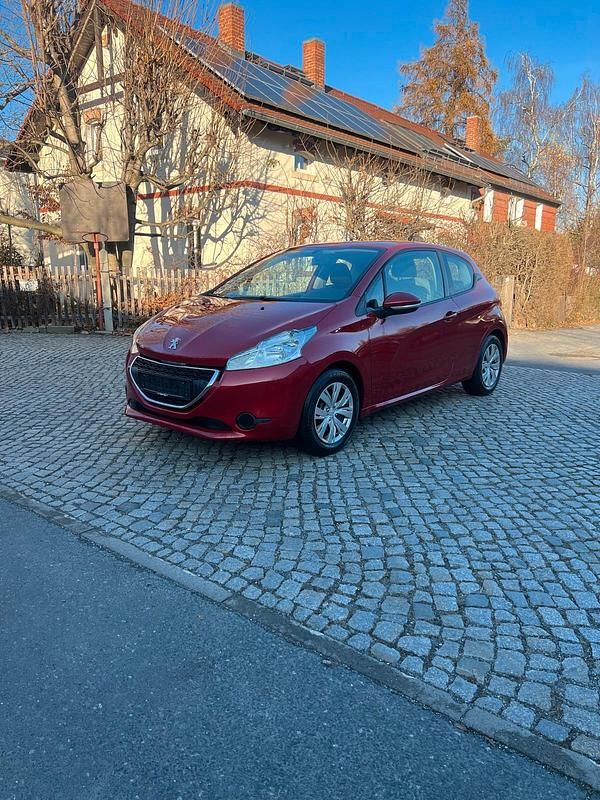 Rot Gebraucht 2015 Peugeot 208 Kleinwagen | 4.200 € (Superpreis) - Bild 1/4
