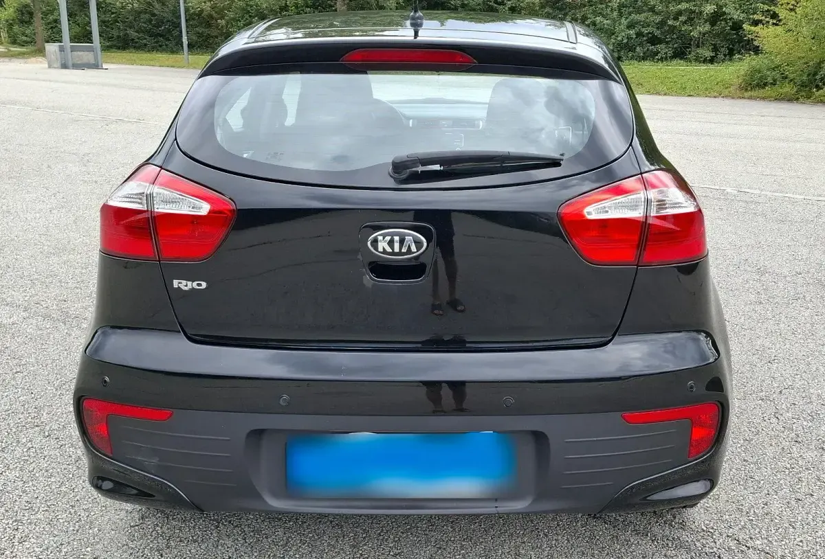 Gebraucht Kia Rio 84 PS (61 kW) 2016 Schwarz Kleinwagen