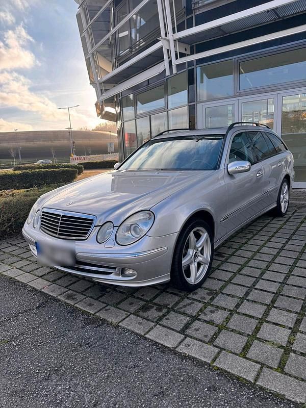 Silber Gebraucht 2005 Mercedes E320 Avantgarde Kombi | 2.899 € (Fairer Preis) - Bild 1/4