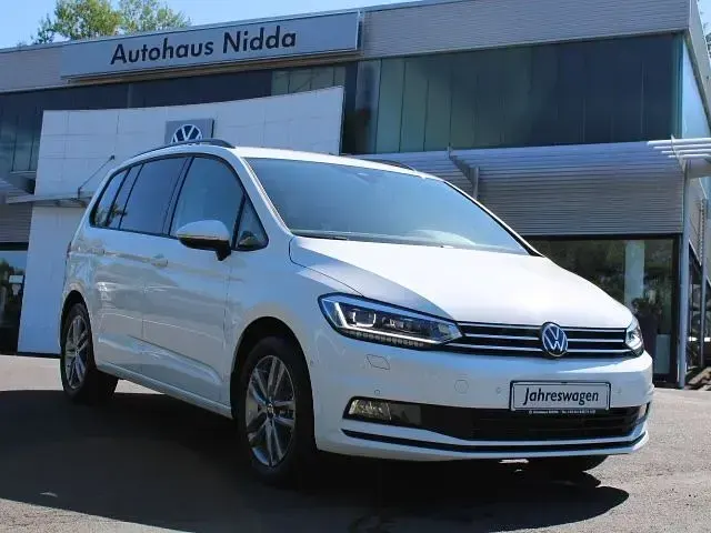 Gebraucht VW Touran 150 PS (110 kW) 2026 Weiß Van / Kleinbus
