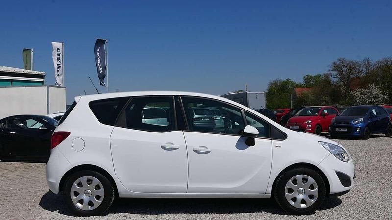 Gebraucht Opel Meriva 101 PS (74 kW) 2011 Casabl/arctic/eisweiss/kaolin Van / Kleinbus
