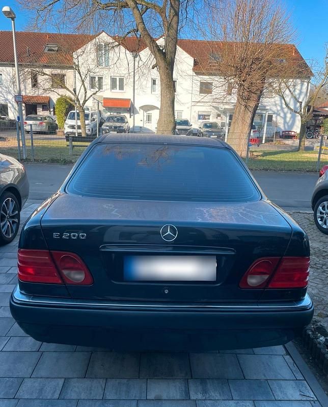 Gebraucht Mercedes E200 Elegance 136 PS (100 kW) 1999 Blau Limousine