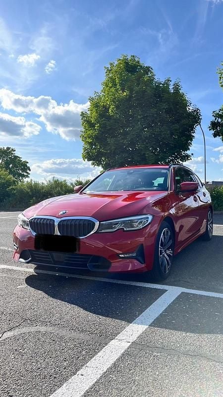 Rot Gebraucht 2022 BMW 320 Shadowline Kombi | 35.000 € (Fairer Preis) - Bild 1/4