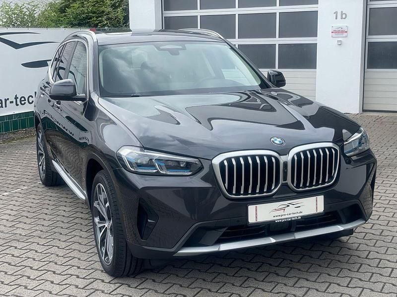 Grau Gebraucht 2024 BMW X3 Sport Line SUV | 51.450 € - Bild 1/4