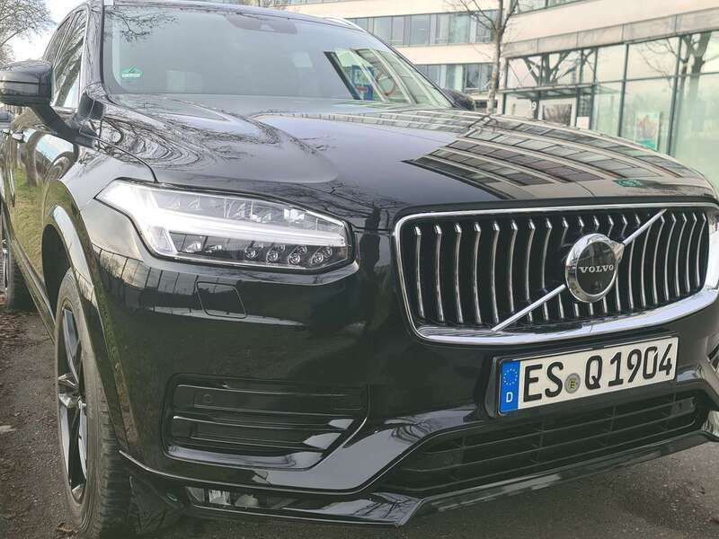 Schwarz Gebraucht 2021 Volvo XC90 Momentum SUV | 52.700 € (Fairer Preis) - Bild 1/4