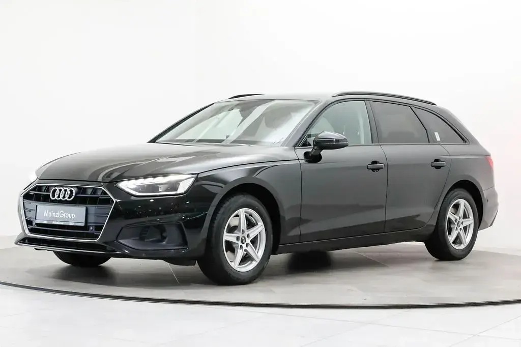 Gebraucht Audi A4 Sport 163 PS (119 kW) 2023 Mythosschwarz metallic (metallic) Kombi