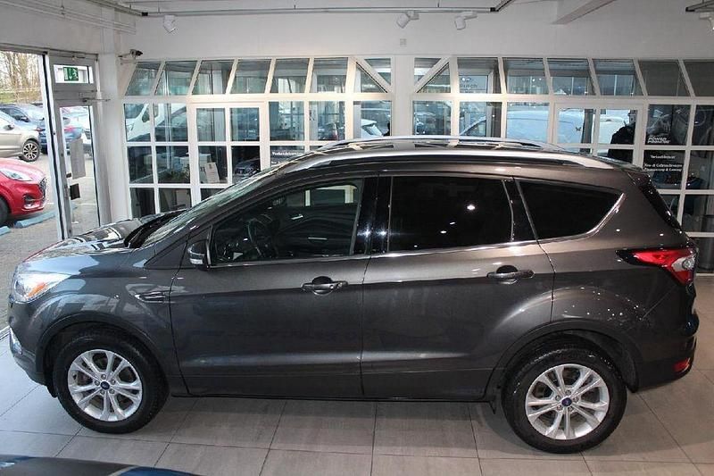 Gebraucht Ford Kuga Titanium 150 PS (110 kW) 2017 Grau SUV