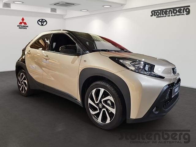 Gebraucht Toyota Aygo X Basis 72 PS (52 kW) 2025 Ginger beige / night sky blackmetallic / night sky SUV