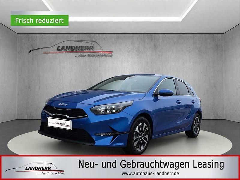 Neu Kia Ceed Gold 140 PS (102 kW) 2026 Blau Kleinwagen