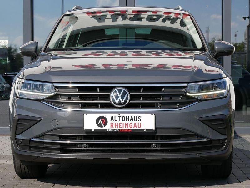 Gebraucht VW Tiguan Active 150 PS (110 kW) 2021 Delfingrau metallic (metallic) SUV