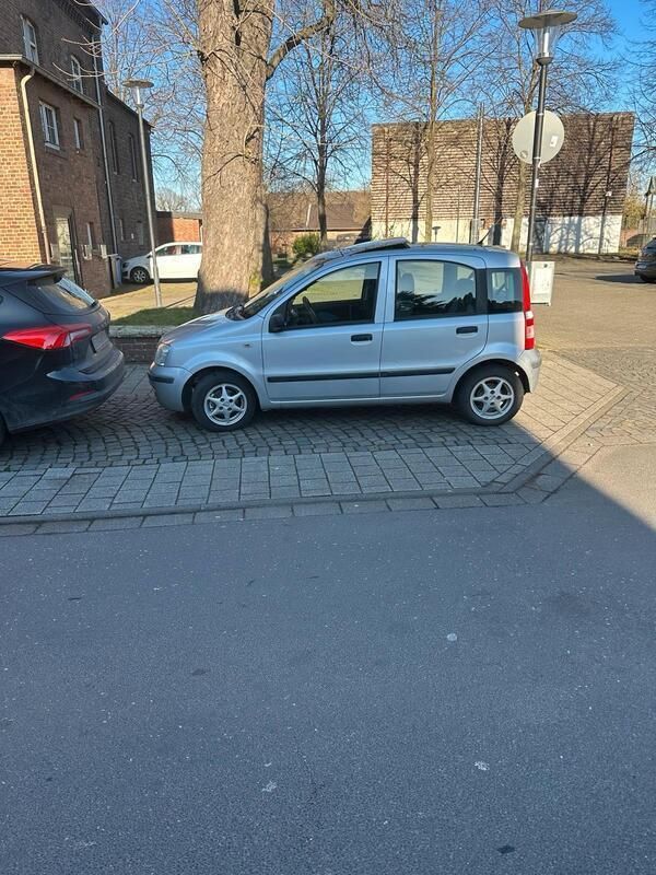 Silber Gebraucht 2009 Fiat Panda Kleinwagen | 2.399 € - Bild 1/4