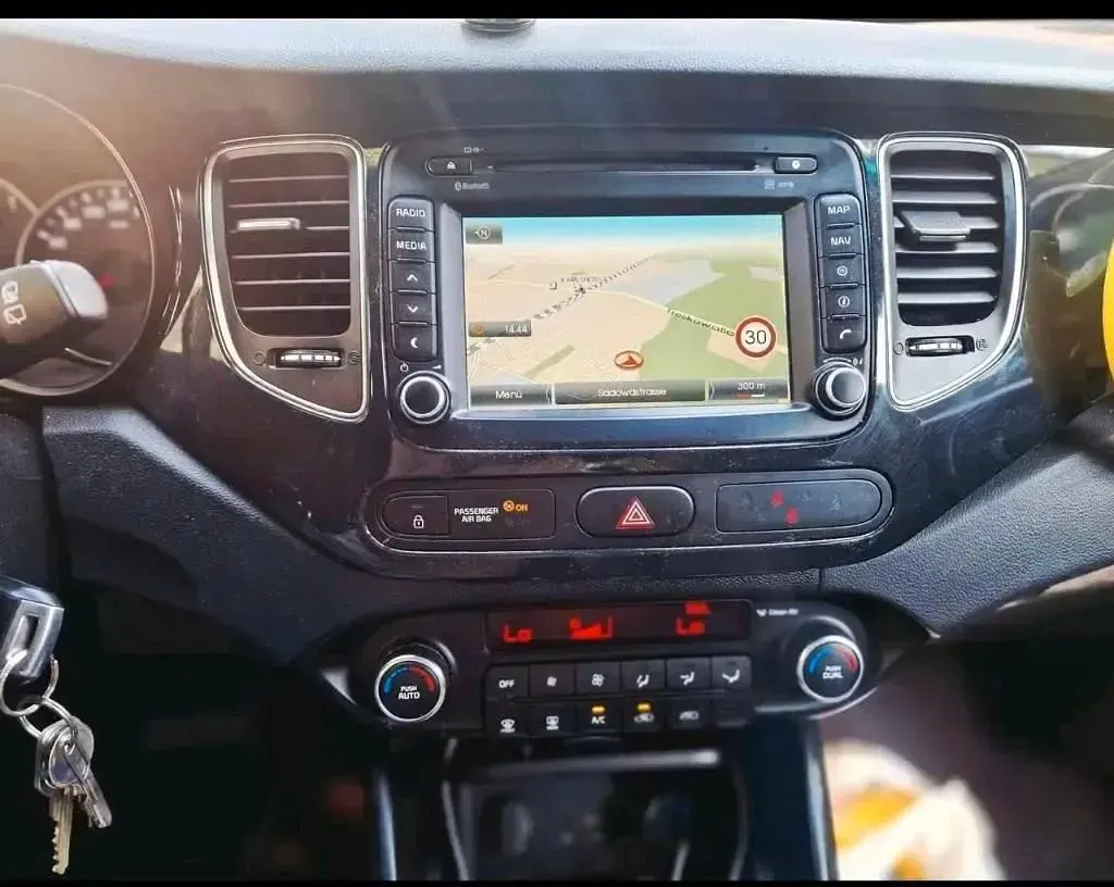 Używany Kia Carens 2016 Brązowy Minivan