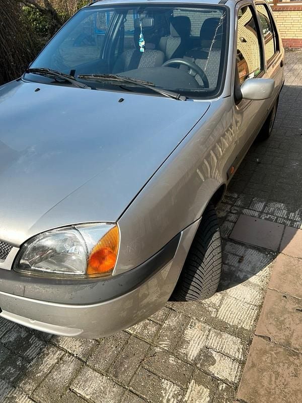 Gebraucht Ford Fiesta 60 PS (44 kW) 2001 Grau Kleinwagen