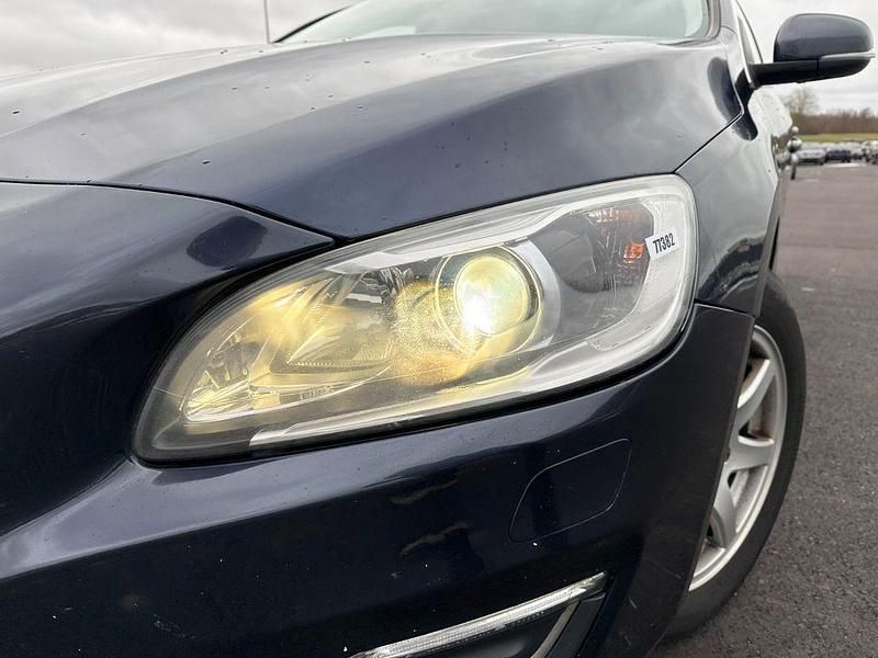 Gebraucht Volvo V60 190 PS (139 kW) 2015 Blau Kombi