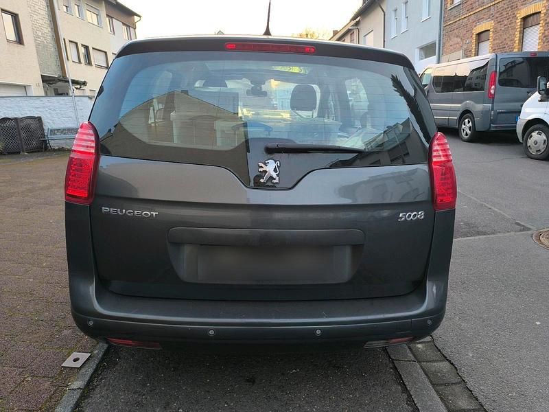 Gebraucht Peugeot 5008 112 PS (82 kW) 2012 Grau Van / Kleinbus