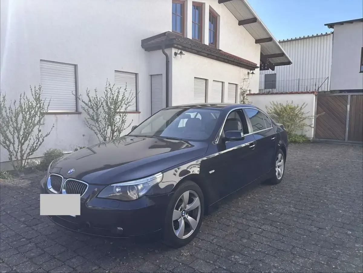 Second-hand BMW 540 306 CP (225 kW) 2006 Albastru Berlinǎ