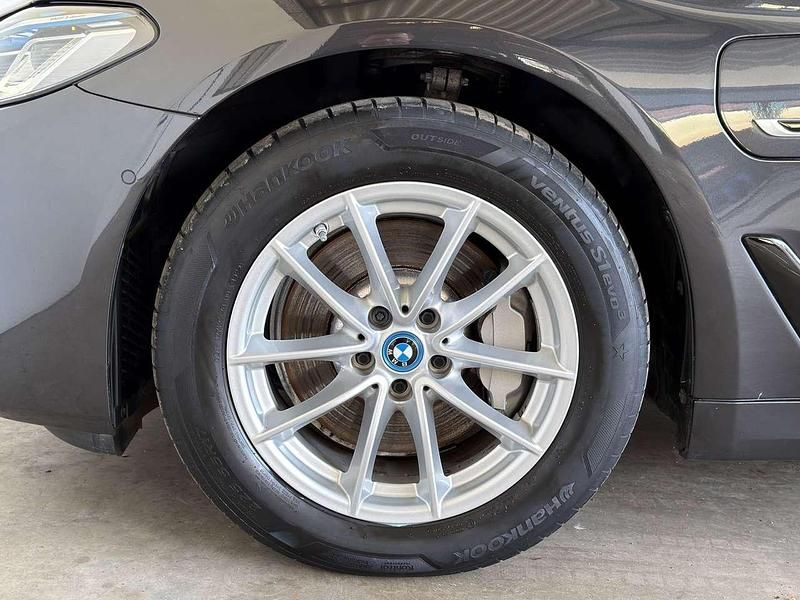 Gebraucht BMW 530e 292 PS (214 kW) 2022 Sophistograu brillanteffekt me Limousine
