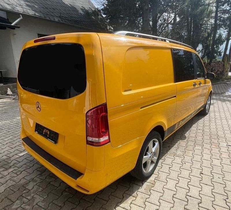 Gebraucht Mercedes Vito 237 PS (174 kW) 2022 Gelb Van