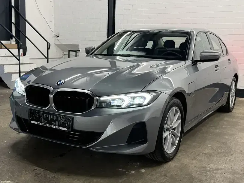Gebraucht BMW 320 Shadowline 163 PS (119 kW) 2023 Grau Limousine