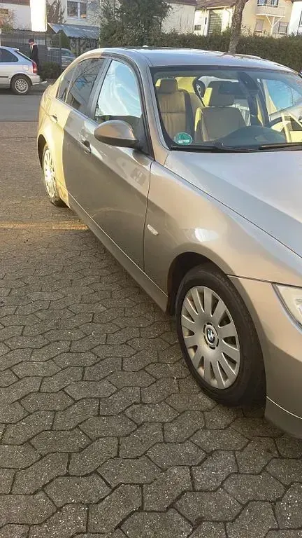 Gebraucht BMW 320 170 PS (125 kW) 2008 Braun Limousine