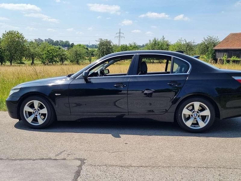 Gebraucht BMW 523 177 PS (130 kW) 2005 Schwarz Limousine