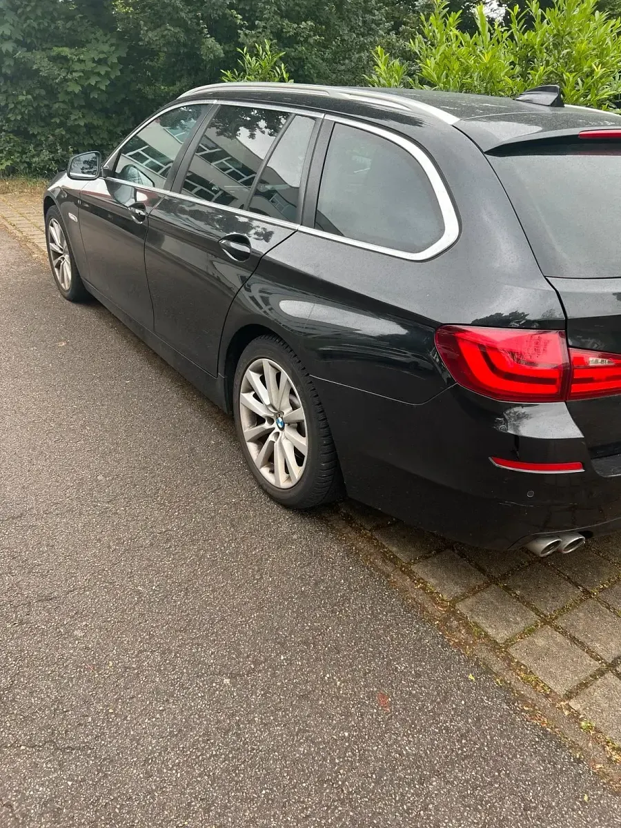Gebraucht BMW 520 184 PS (135 kW) 2012 Schwarz Kombi