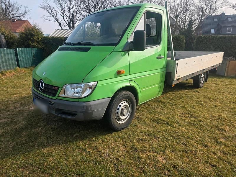 Second-hand Mercedes Sprinter 130 CP (95 kW) 2004