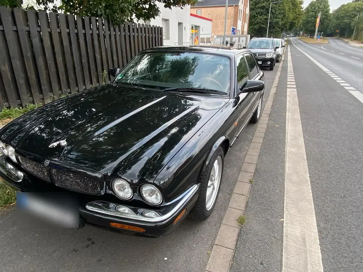 Gebraucht Jaguar XJ8 Executive 1998 Schwarz Limousine