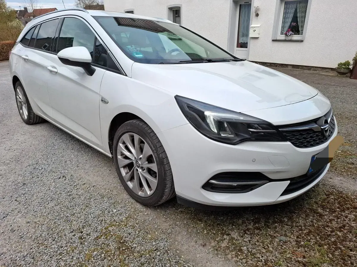 Usado Opel Astra Elegance 131 CV (96 kW) 2020 Blanco Familiar
