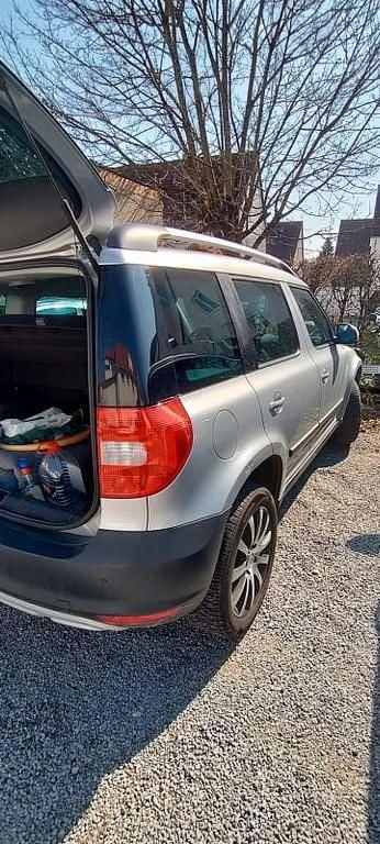 Gebraucht Skoda Yeti Active 105 PS (77 kW) 2015 Grau SUV