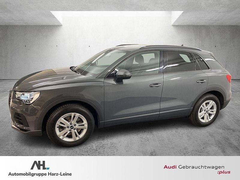Grau Gebraucht 2022 Audi Q3 Basis SUV | 28.539 € (Guter Preis) - Bild 1/4