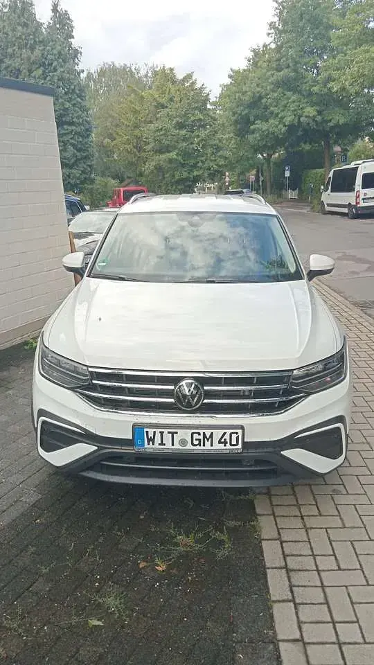 Gebraucht VW Tiguan Allspace Life 150 PS (110 kW) 2023 Weiß SUV