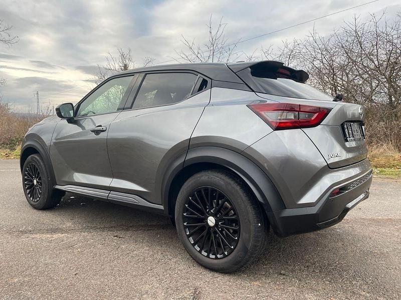 Grau Gebraucht 2020 Nissan Juke N-Connecta SUV | 12.980 € (Superpreis) - Bild 1/4