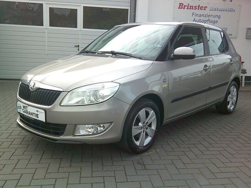 Beige Gebraucht 2013 Skoda Fabia Fresh Limousine | 6.999 € (Teuer) - Bild 1/4