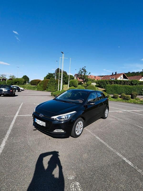 Gebraucht Hyundai i20 Active 101 PS (74 kW) 2017 Schwarz Kleinwagen